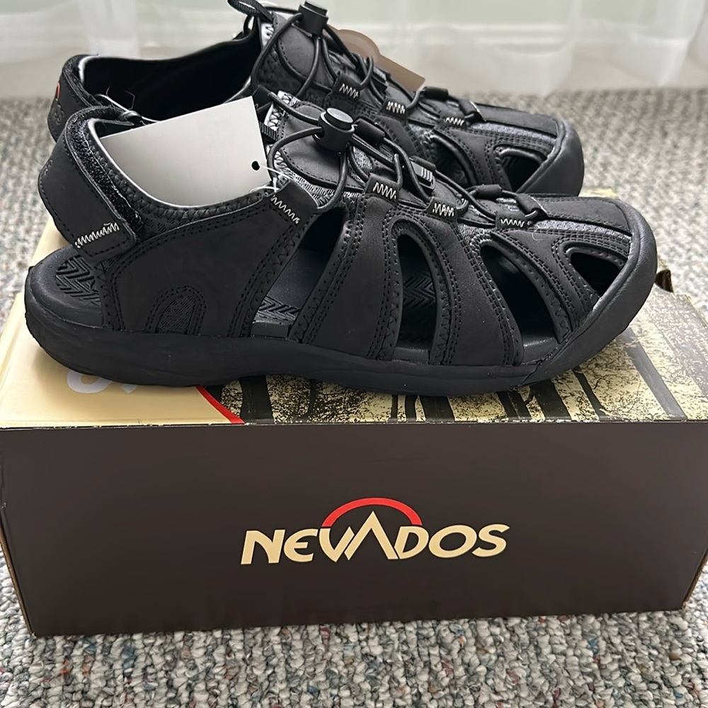 Nevados Men’s Black - never worn